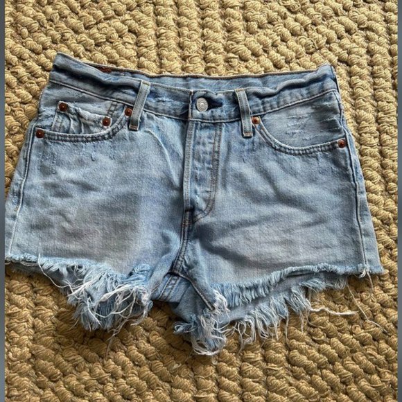 Levis Shorts - Picture 2 of 2